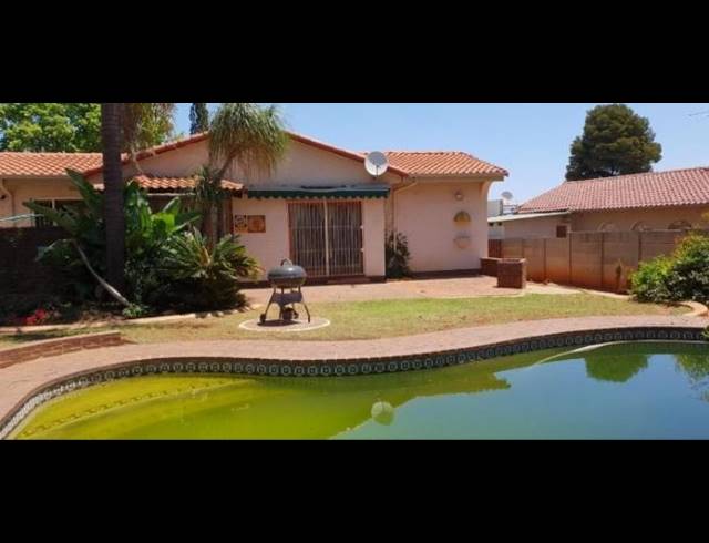 3 BEDROOM HOUSE FOR SALE IN BIRCH ACRES